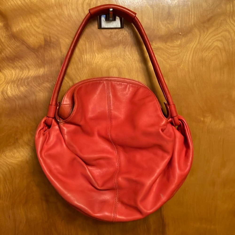 BANANA REPUBLIC. ORANGE LEATHER SHOULDER BAG. CLEAN INSIDE! MAGNETIC CLOSE. GUC